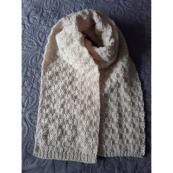 Off White knitted shawl - Picture 3 of 10